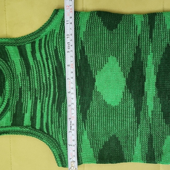 Beginning Boutique Green Patterned tops - Picture 4 of 8